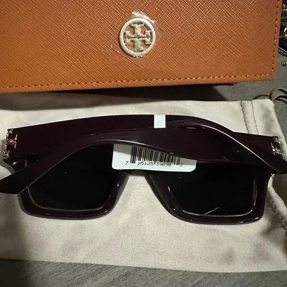 Elegant Burgundy Sunglasses - Picture 4 of 4